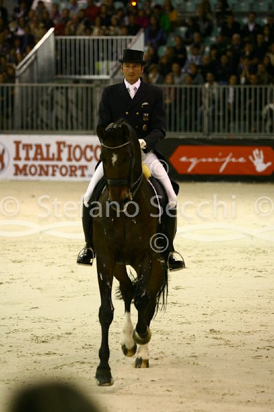 LAUGKS_MEGGLE\'S WELTTALL_MILANO_2011_SS2_3048.jpg